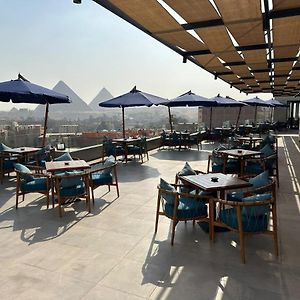 Pyramids Plaza Hotel
